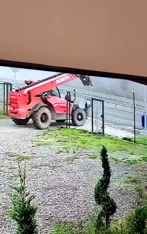 Değeri 5 milyonun üzerindeki iş makinesini saniyeler içinde çaldı