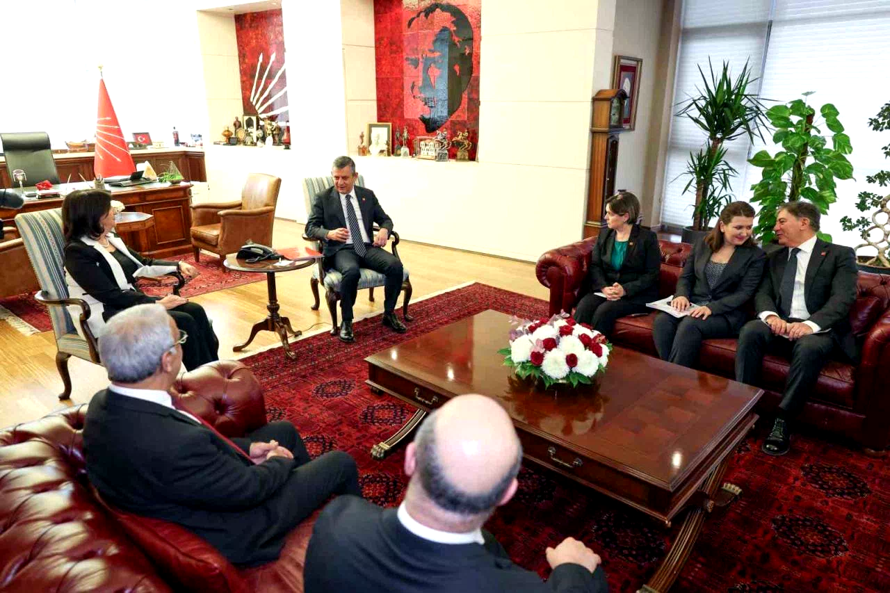 DEM Parti’den CHP’ye ziyaret