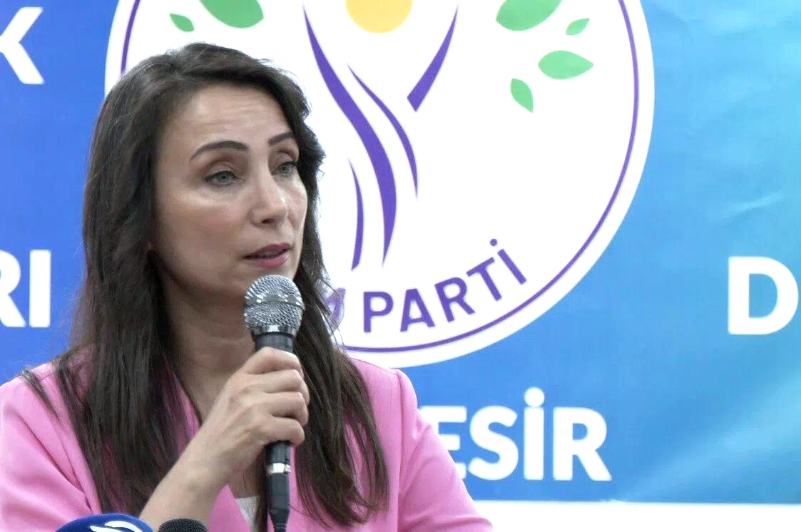 DEM Parti’li Hatimoğulları: “Gelin ikinci yüzyılda Türkiye Cumhuriyeti’ni demokrasiyle buluşturalım, demokratik cumhuriyeti hep beraber inşa edelim”