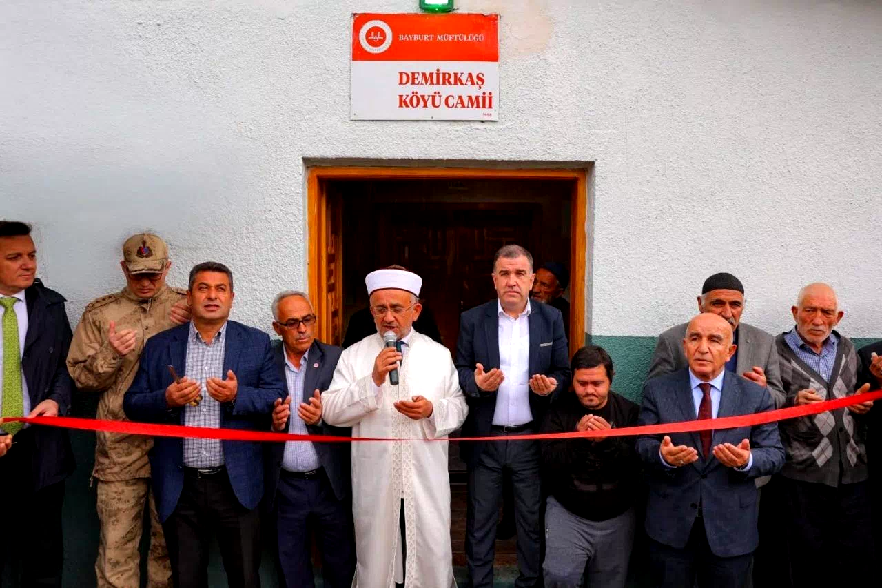 ‘Demirkaş Köyü Camii’ dualarla ibadete açıldı