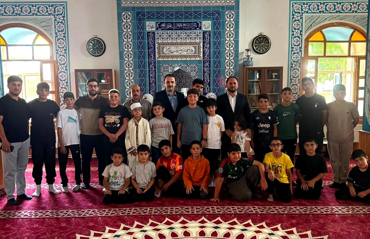 Demirözü Kaymakamı Ahat, yaz Kur’an kurslarını ziyaret etti