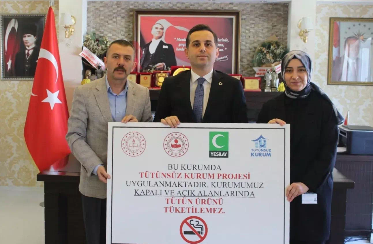 Demirözü Kaymakamlığından Tütünsüz Kurum Projesi Uygulaması Yüksek Bilinç Düzeyine Sahip Kurumları Ödüllendiriyor
