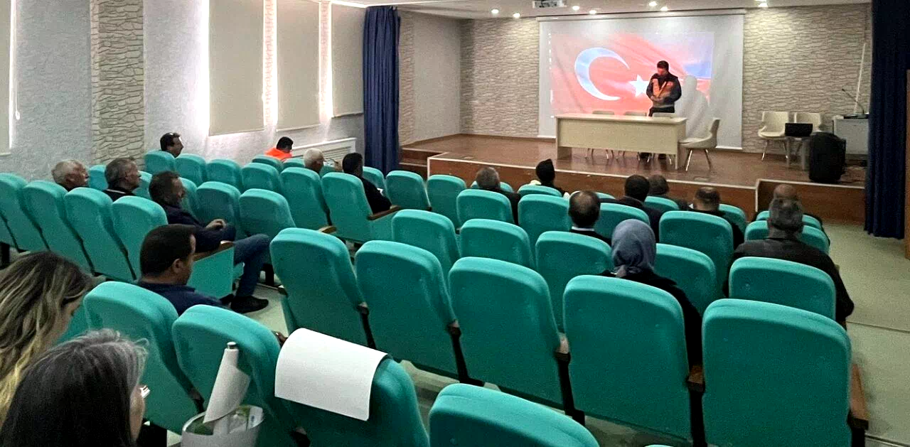 Demirözü’nde muhtarlar ve çiftçiler Kurban Bayramı öncesi bilgilendirildi