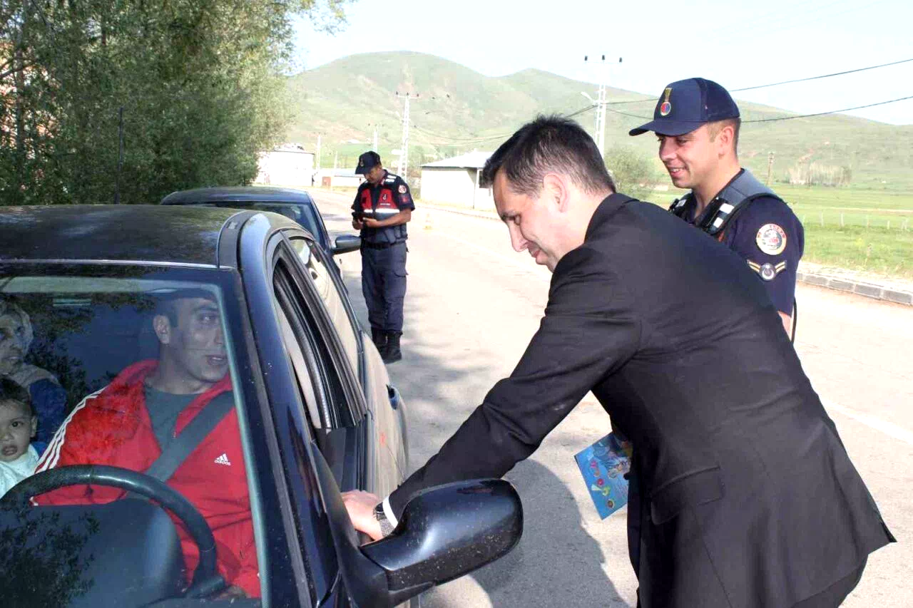 Demirözü’nde sürücülere hız konusunda uyarılarda bulunuldu