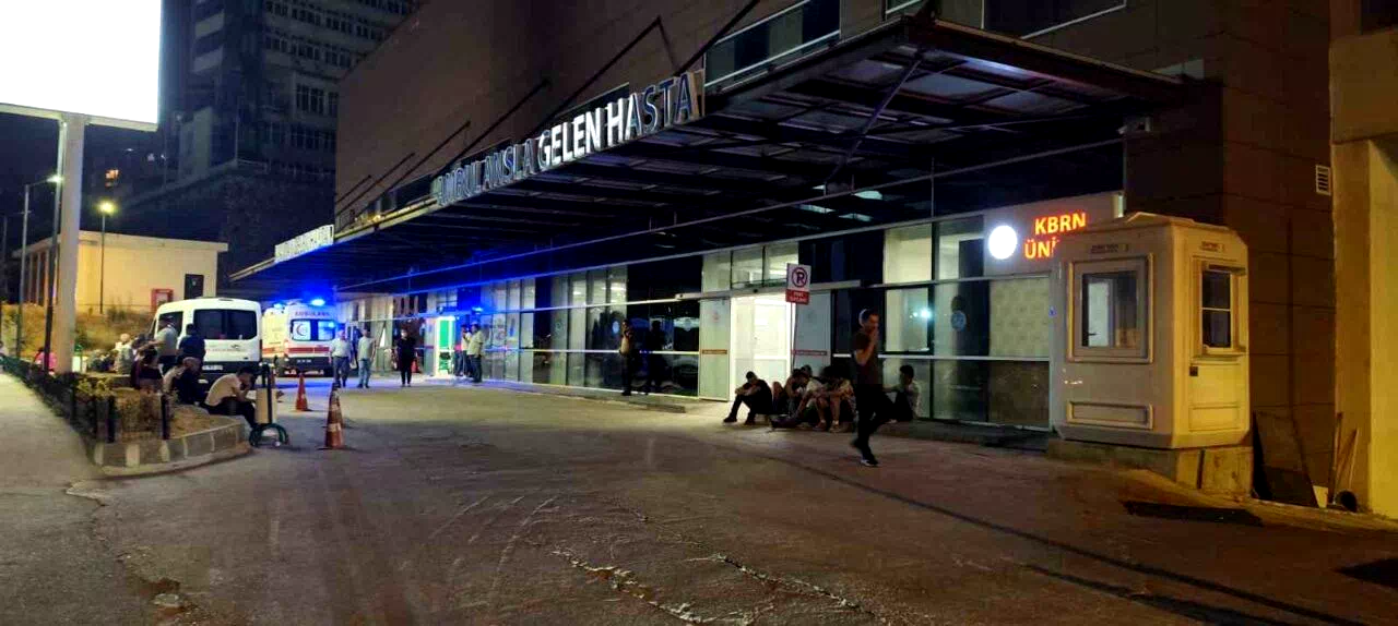 Denizde boğulma tehlikesi geçiren üniversiteli genç hastanede hayatını kaybetti