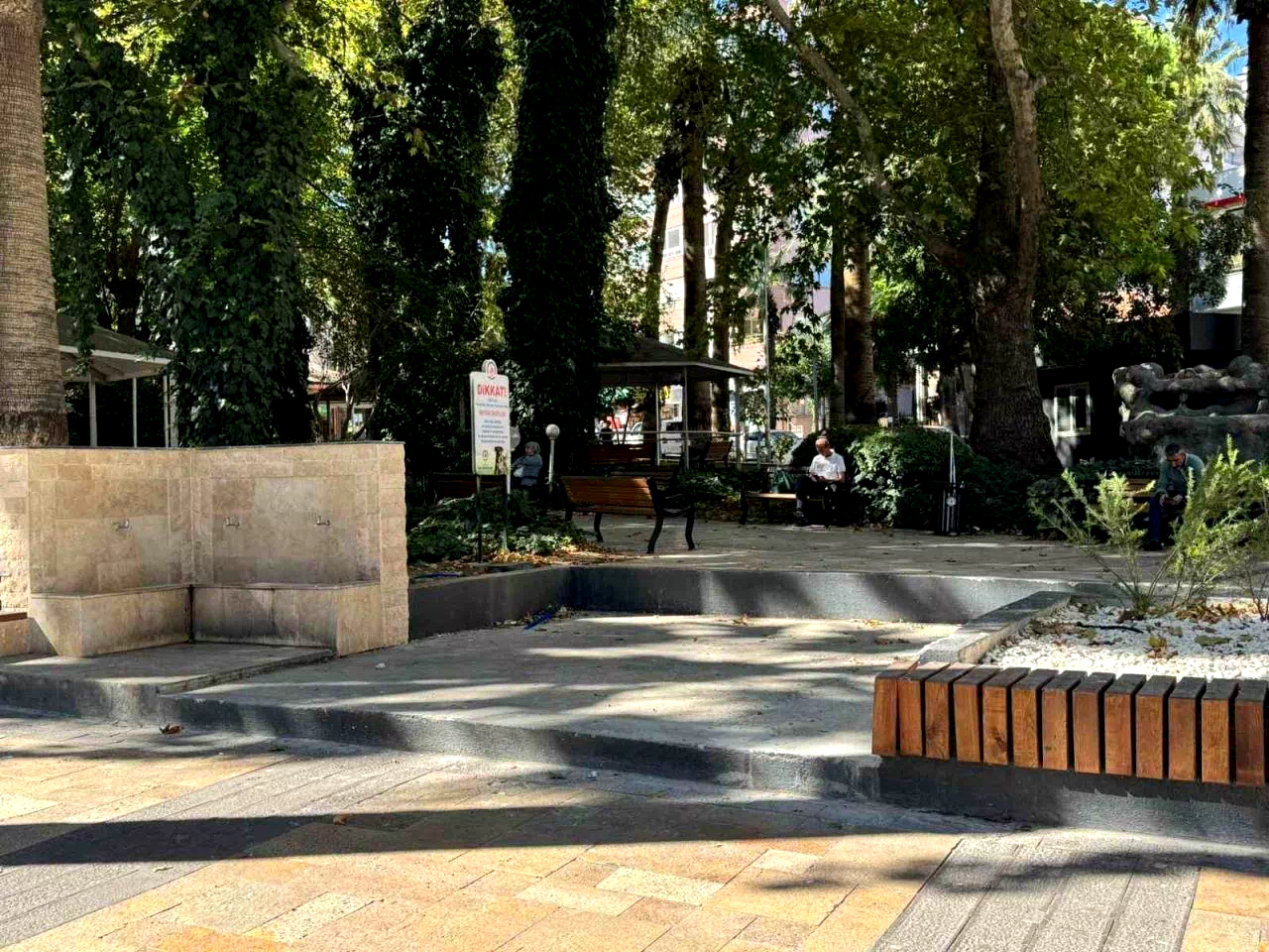 Denizli Büyükşehir Belediyesi tartışmalı büfeyi 1 gecede yok etti