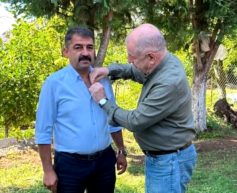 Denizli’de bir garip siyasi transfer hikayesi; “Rozeti birden göğsüme takıverdi
