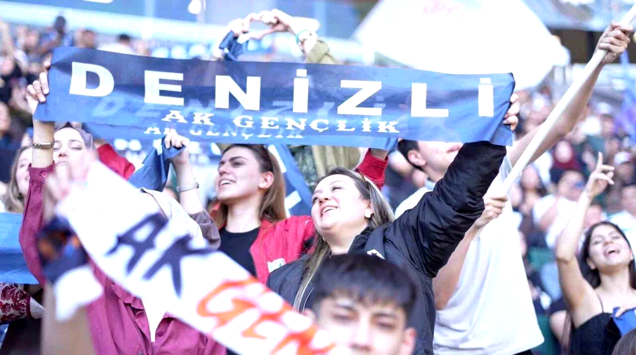 Denizlili gençler ‘Bir Gençlik Şöleni’ne damga vurdu