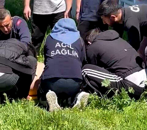 Deprem anında panikle 3. kattan atlayan bir kişi ağır yaralandı