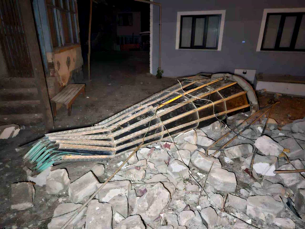 Deprem bölgesinde vatandaşlar o anları anlattı