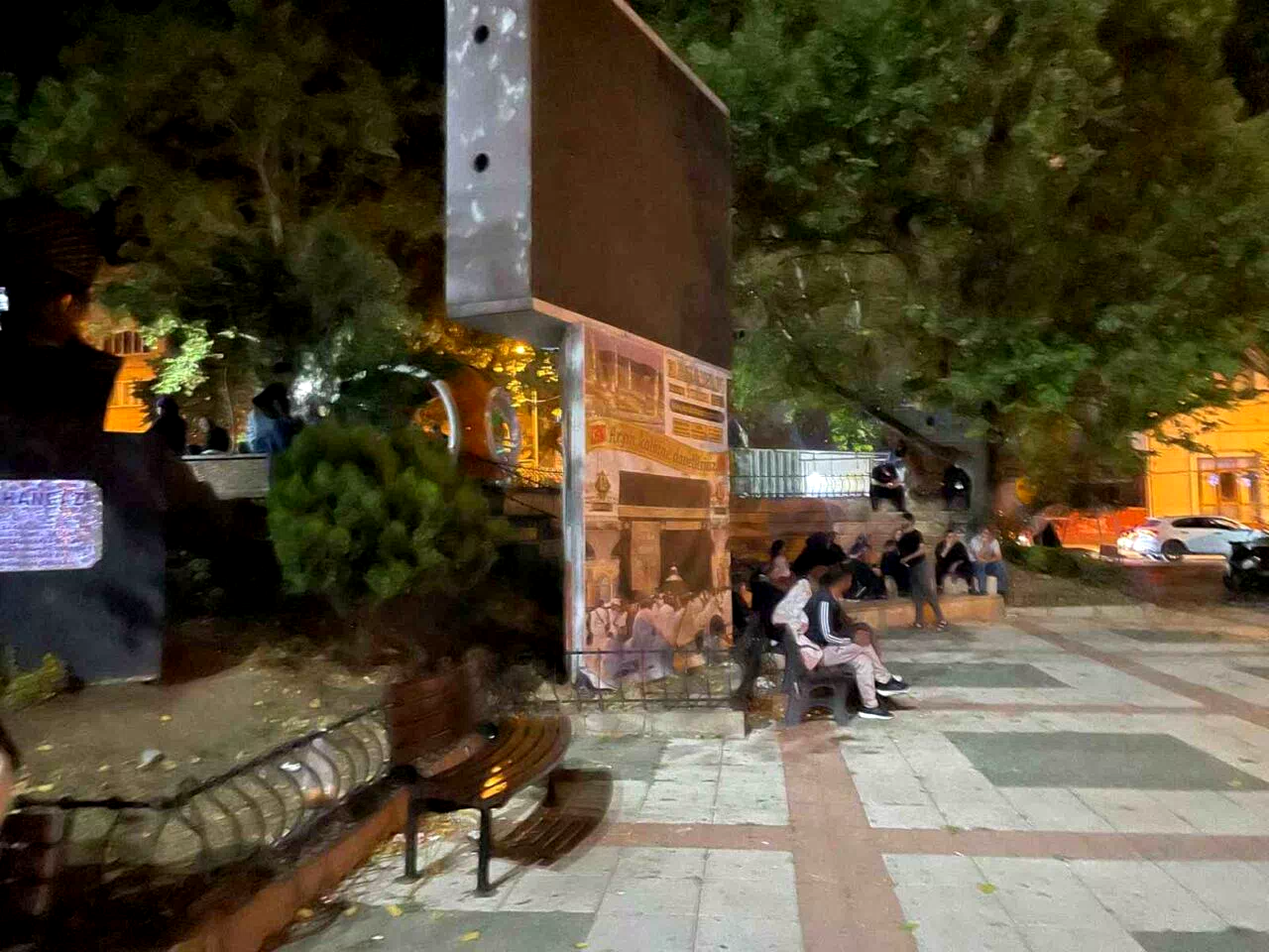 Deprem korkusuyla geceyi sokakta geçirdiler
