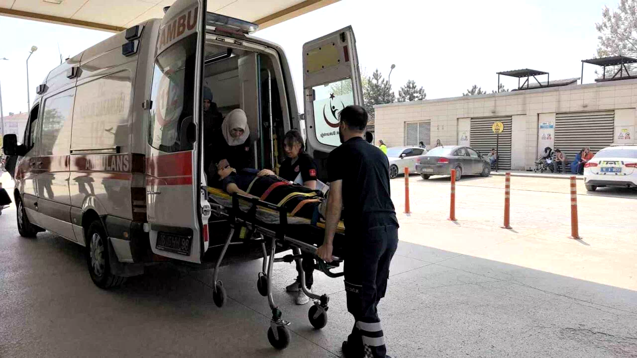 Depremden kaçarken merdivenlerden düştü