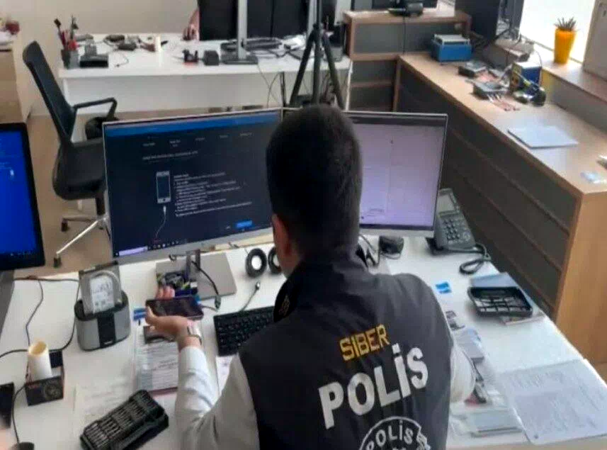 Depremzedenin kart bilgilerini kopyalayan dolandırıcı tutuklandı