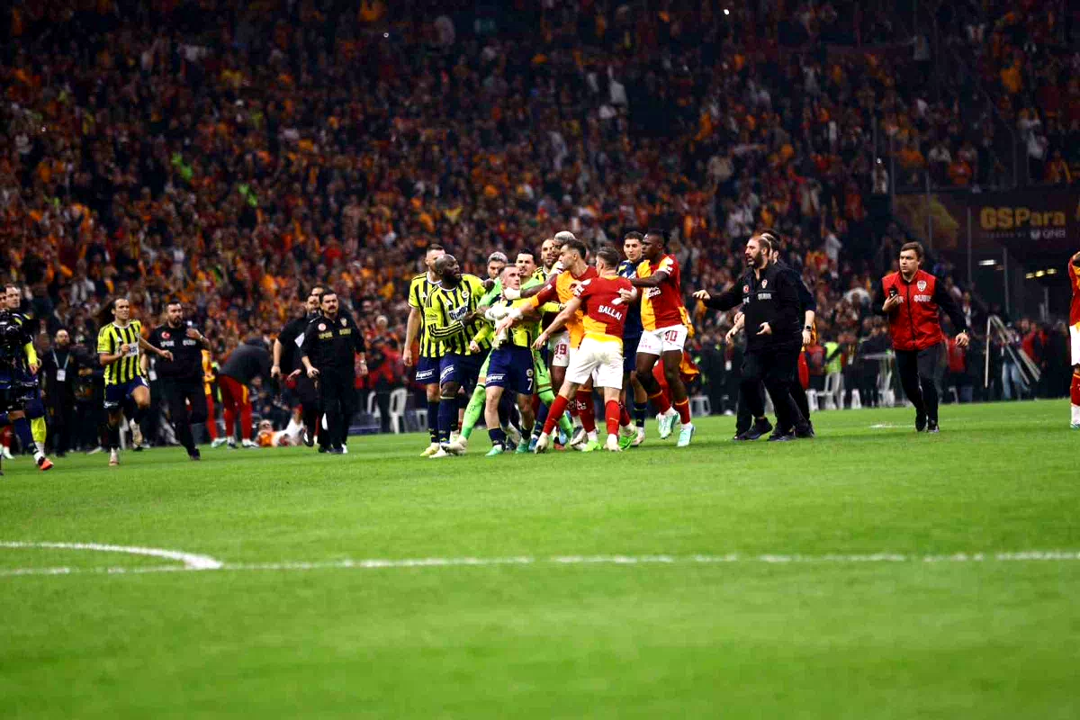 Derbi sonrası saha karıştı