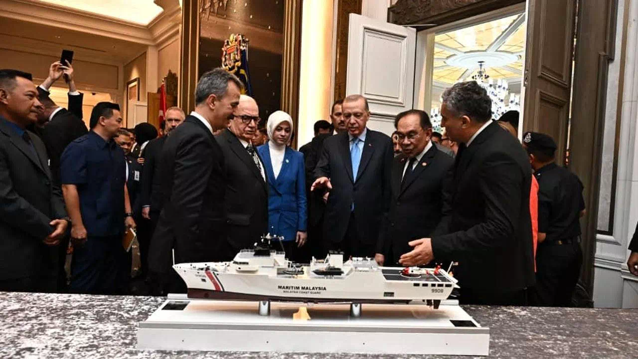 Desan Tersanesi Türkiye’nin gururu oldu; Malezya’da stratejik gemi yapımı için imzalar atıldı