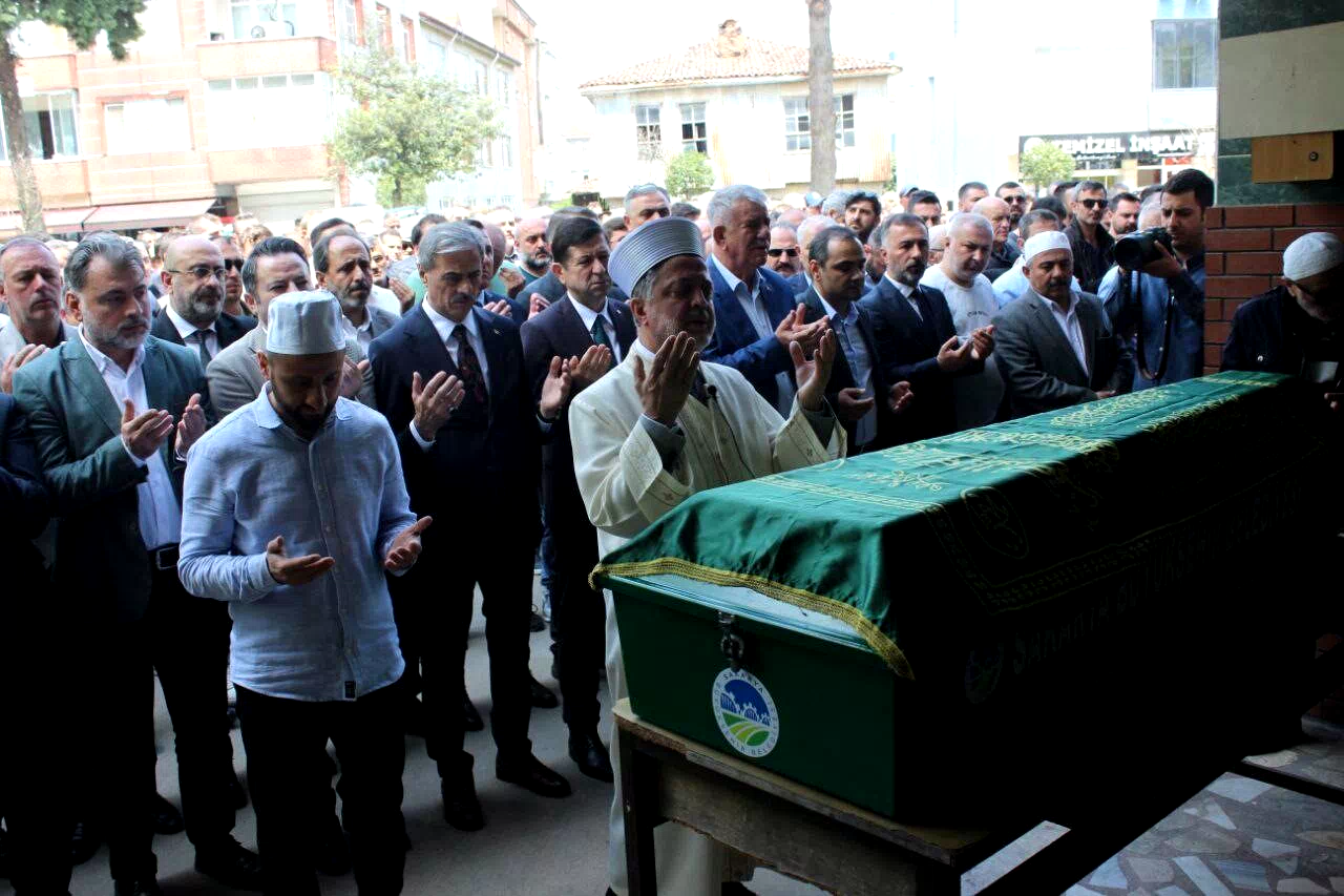 Devrilen tankerde hayatını kaybeden sürücü son yolculuğuna uğurlandı