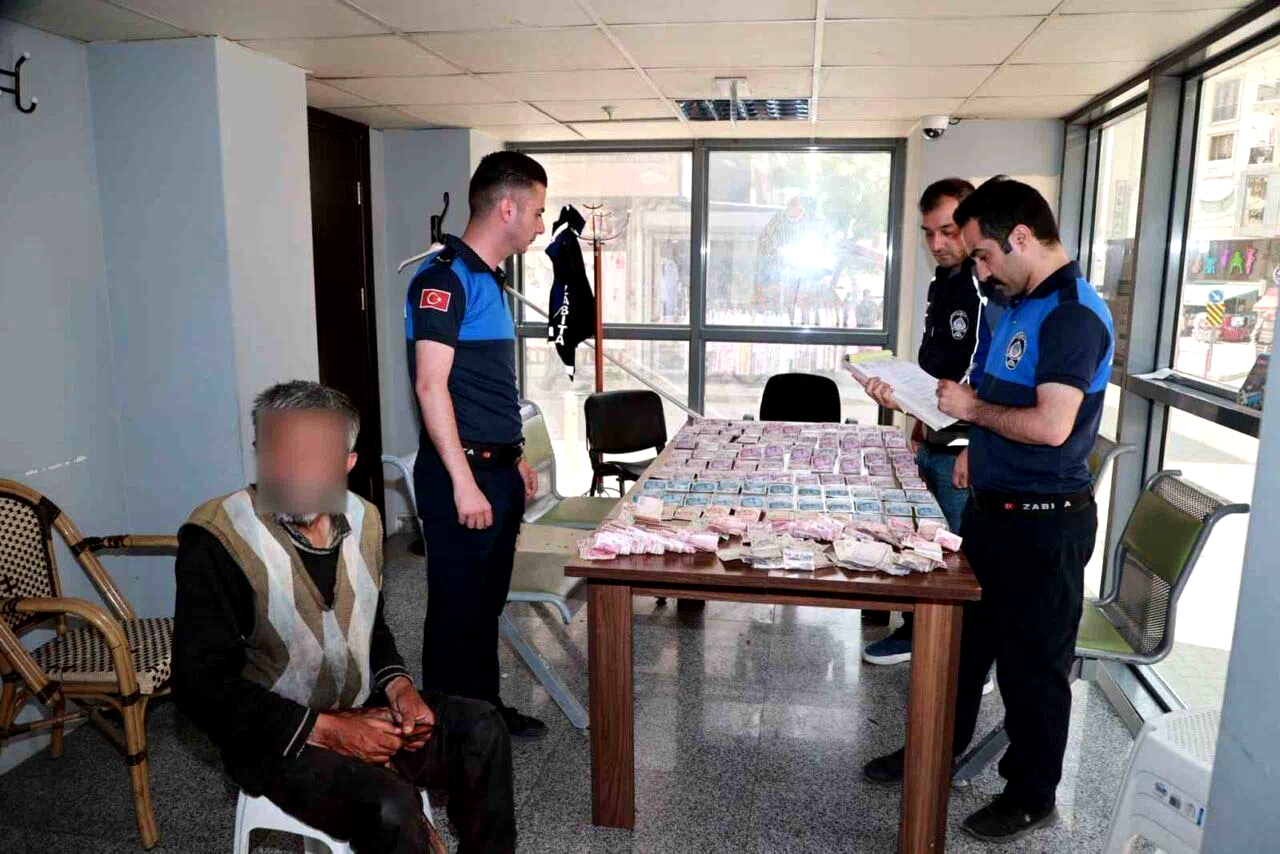 Dilencinin üzerinden 20 bin TL çıktı, zabıta bile şaştı kaldı