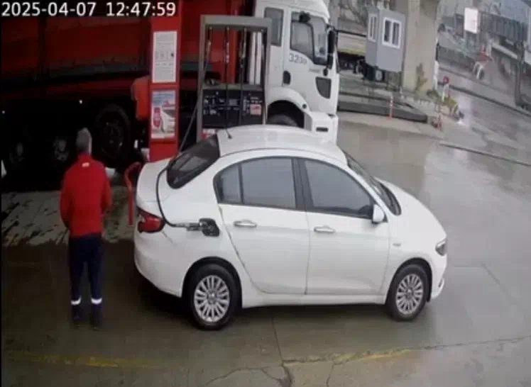 Dilovası’nda Hafif Ticari Araç Takla Attı!