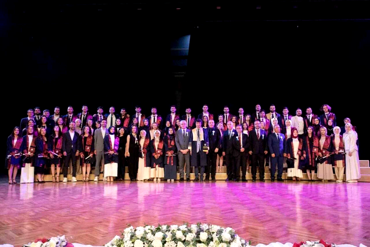 Diş Hekimliği Fakültesi mezuniyet töreni yapıldı