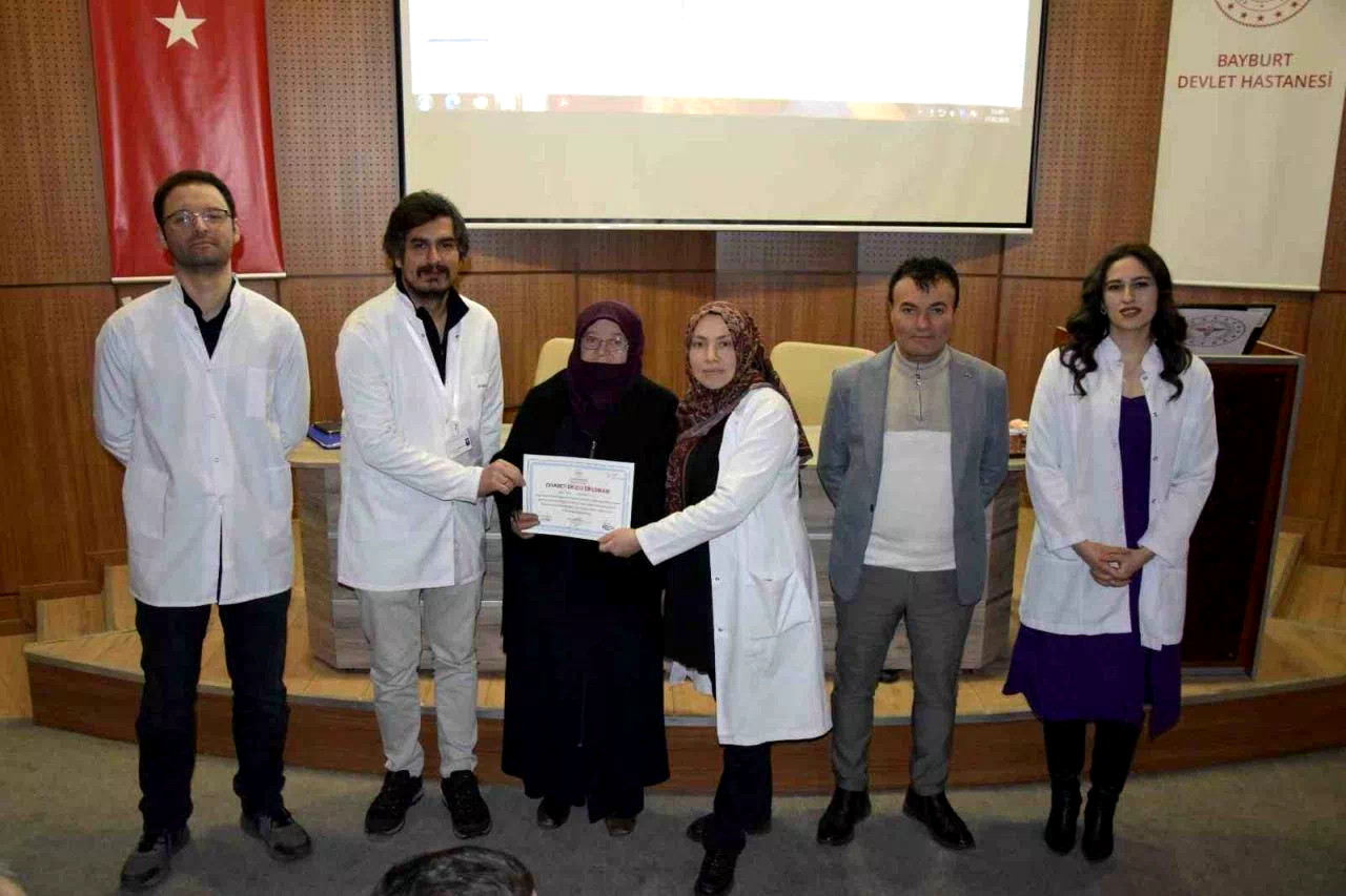 “Diyabet Okulu”, 500’üncü Mezununu Bayburt Devlet Hastanesinden Verdi