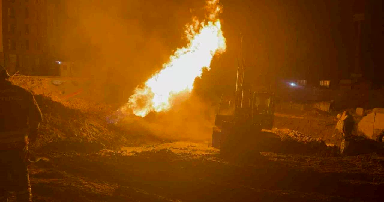 Doğal gaz patlamasıyla çıkan yangında 2 işçi yaralandı