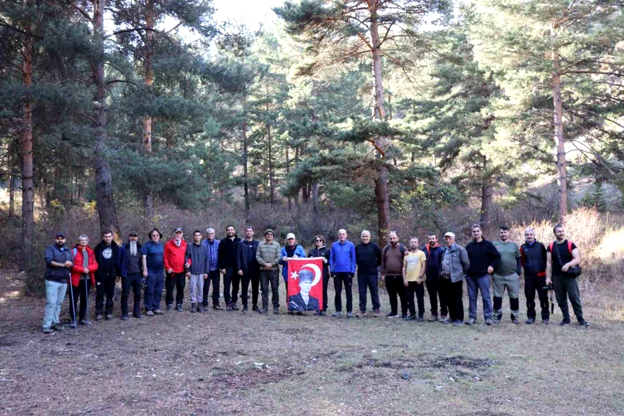 Doğal güzelliklerin içinde 16 km yürüdüler