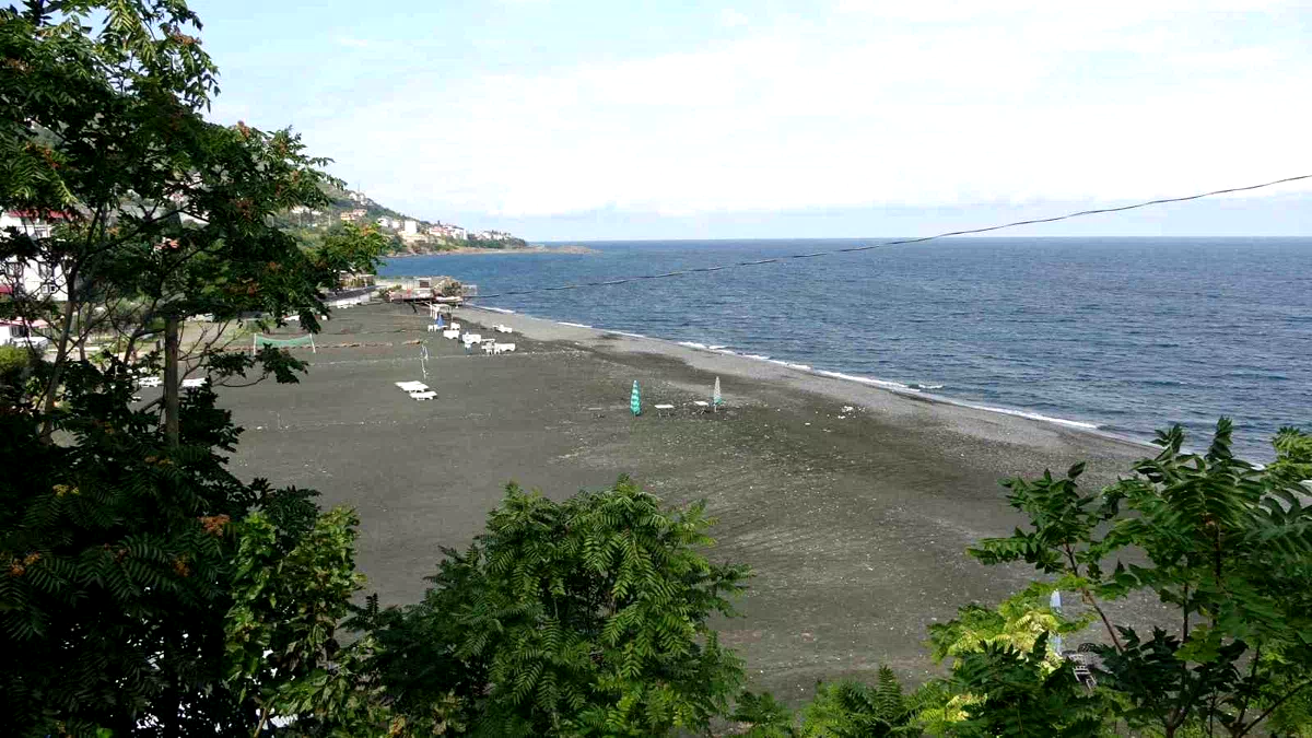 Doğu Karadeniz’de plaj işletmecileri son 10 yılın en kötü sezonunu yaşadıklarını açıkladı