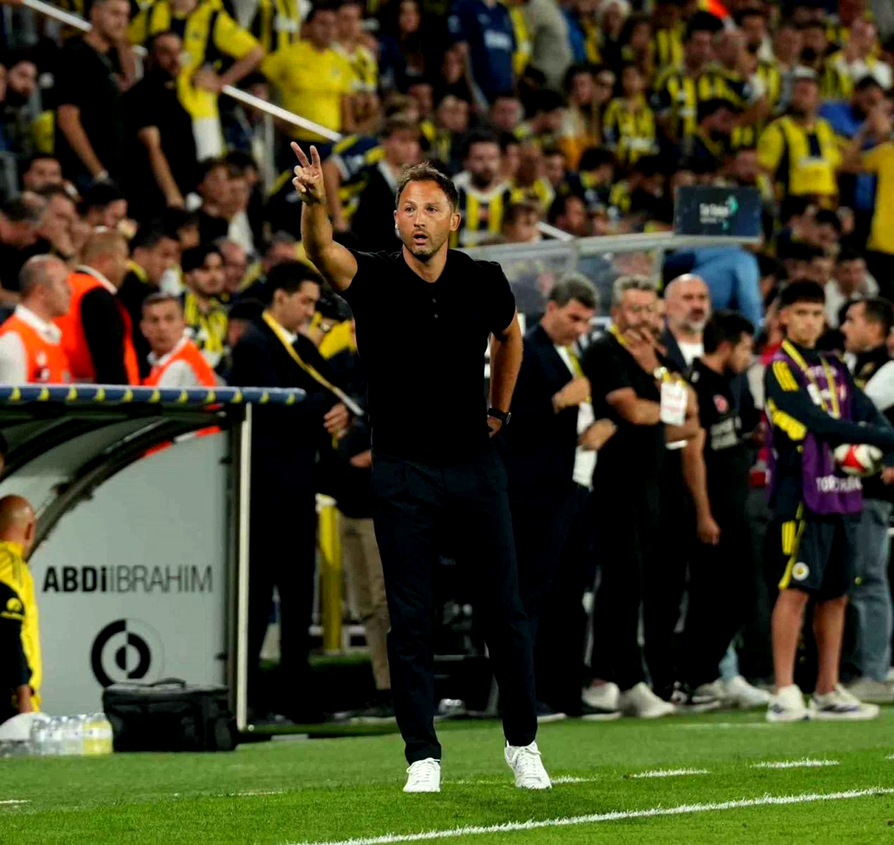 Domenico Tedesco, galibiyetle başladı