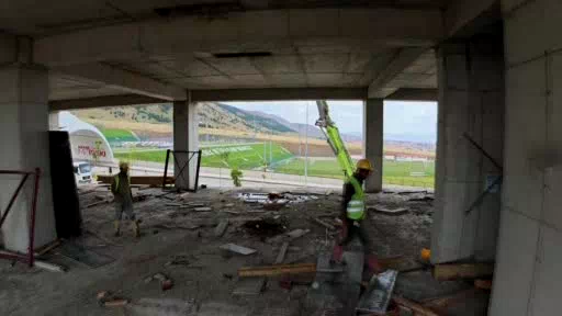 Dronu görünce korktu, arkadaşları kahkahaya boğuldu