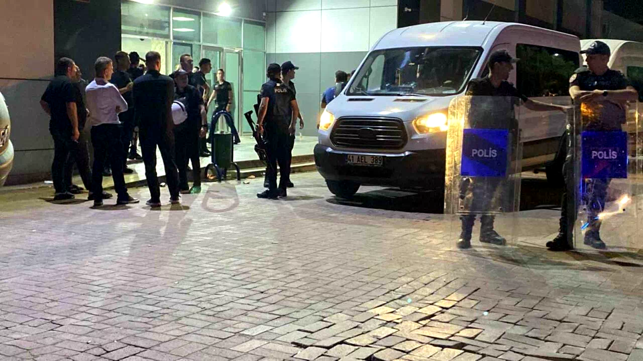 Düğünde iki taraf arasında “oyun” kavgası: 25 gözaltı