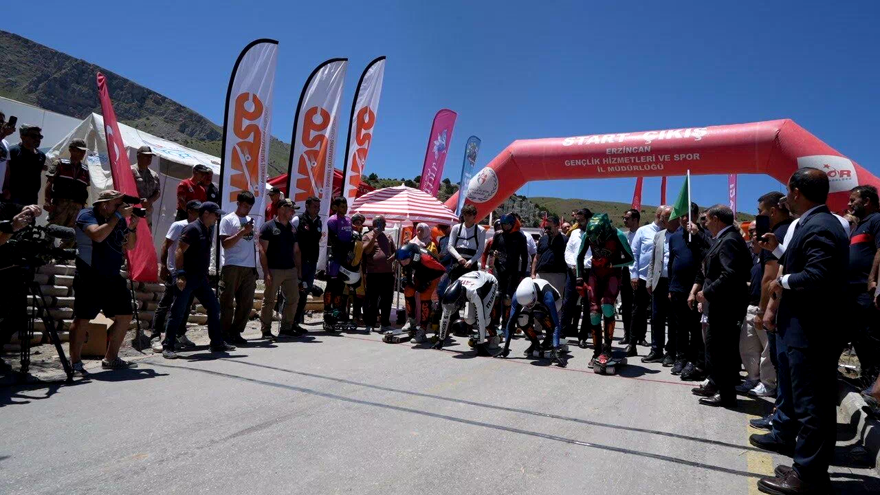 Dünya Kaykay İniş Şampiyonası Erzincan’da nefes kesti