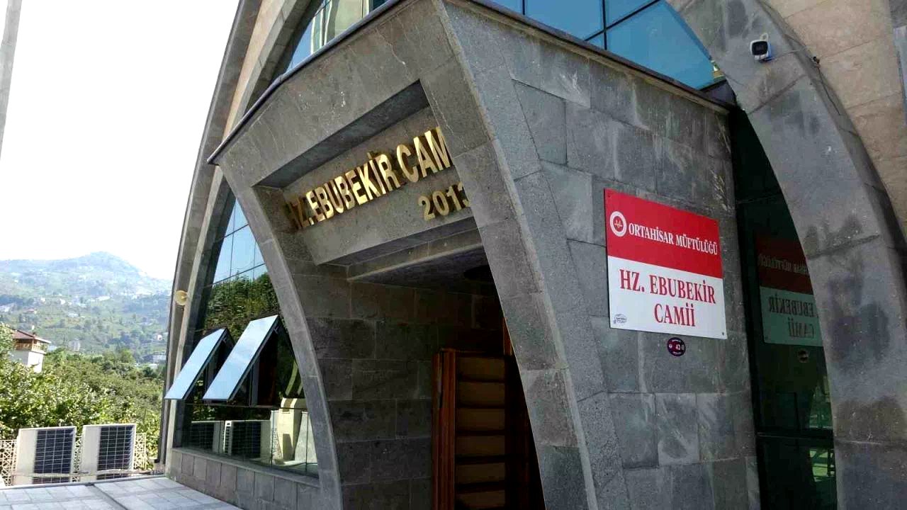 Dünyada bir benzeri olmayan cami görüntüsüyle dikkat çekiyor