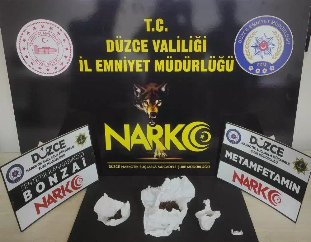 DÜZCE’DE NARKOTİK SUÇ OPERASYONU: 5 ŞAHIS TUTUKLANDI, 63 KİŞİYE İŞLEM YAPILDI