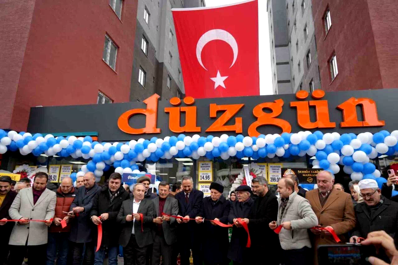 Düzgün marketler 25’nci şubesini törenle açtı