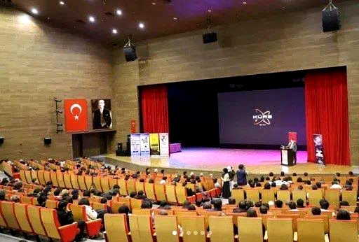 EBYÜ’de dijital bilgi ve yapay zekâ konuşuldu