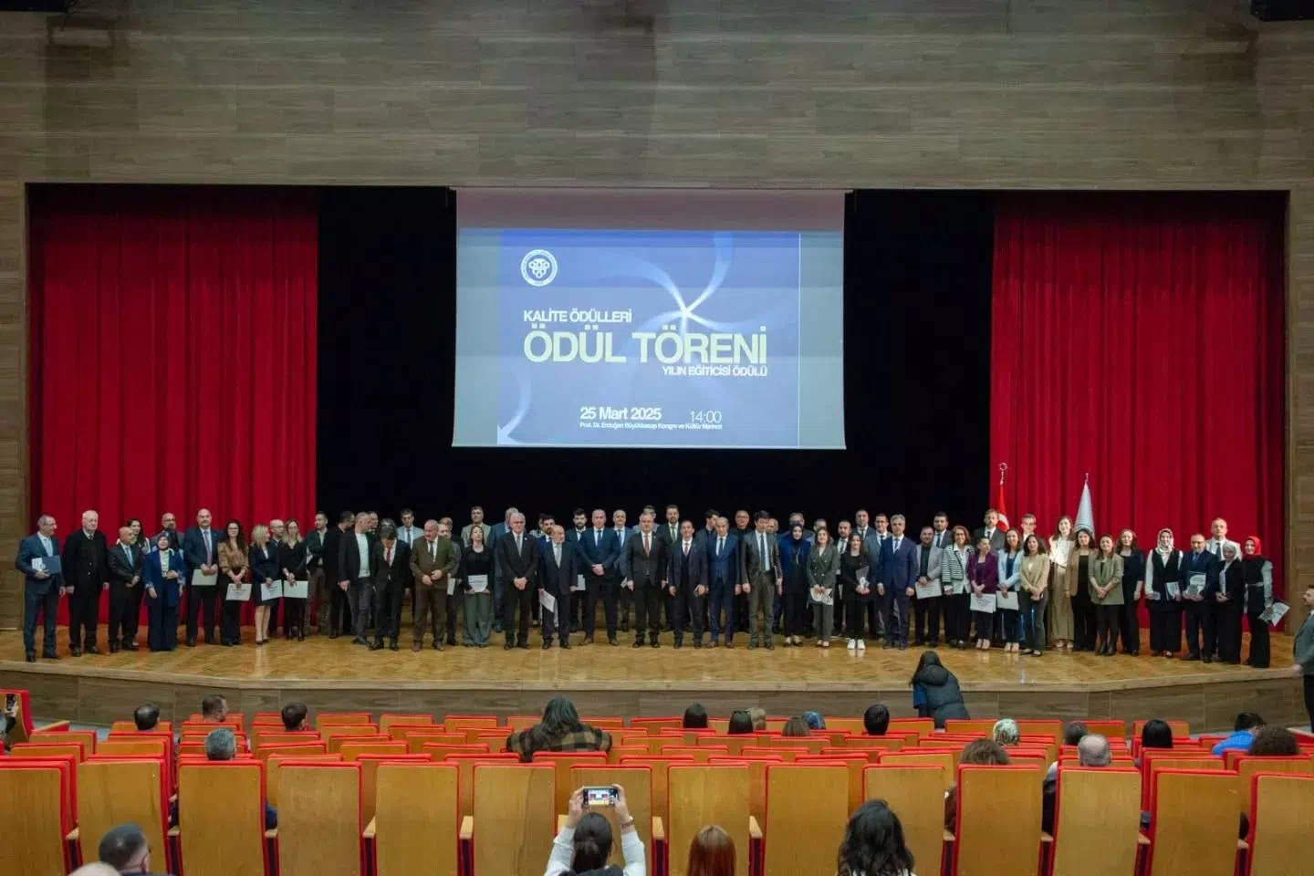EBYÜ’de “Kalite Ödülleri ve Yılın Eğiticisi Ödül Töreni” Gerçekleşti