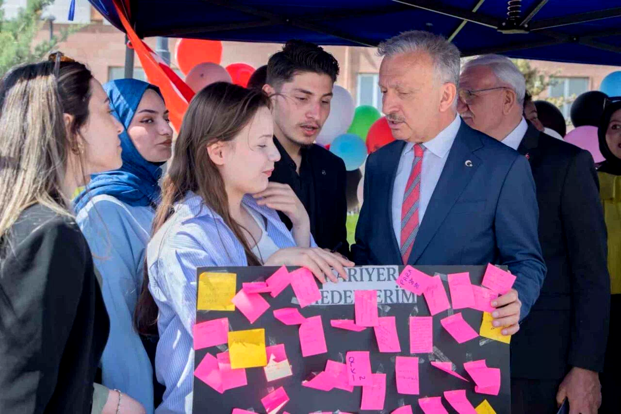 EBYÜ’de öğrenci kulüpleri bahar şenliklerinde stant açtı