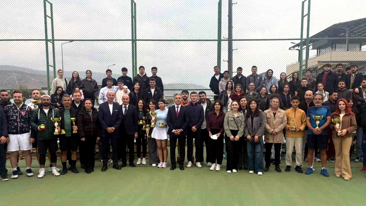 EBYÜ’de Cumhuriyet Bayramı tenis turnuvası düzenlendi