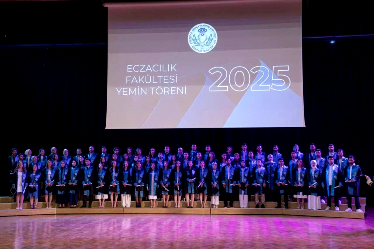 Eczacılık Fakültesi mezunları yemin etti