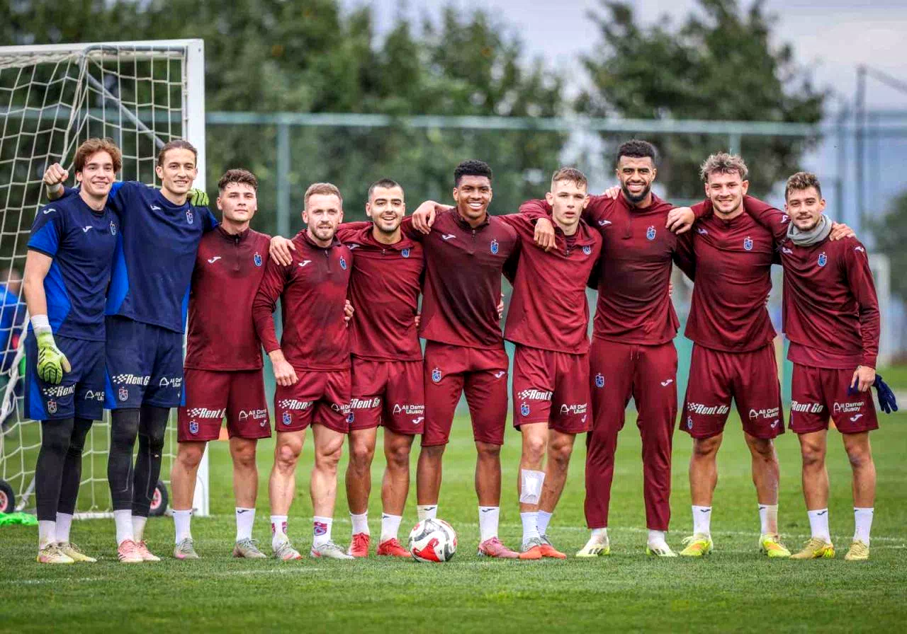 Edin Visca, genç oyunculara rehberlik ediyor