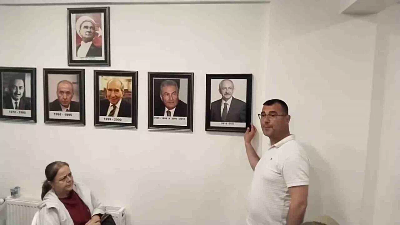 Edirne’de partililer CHP il binası önünde toplandı