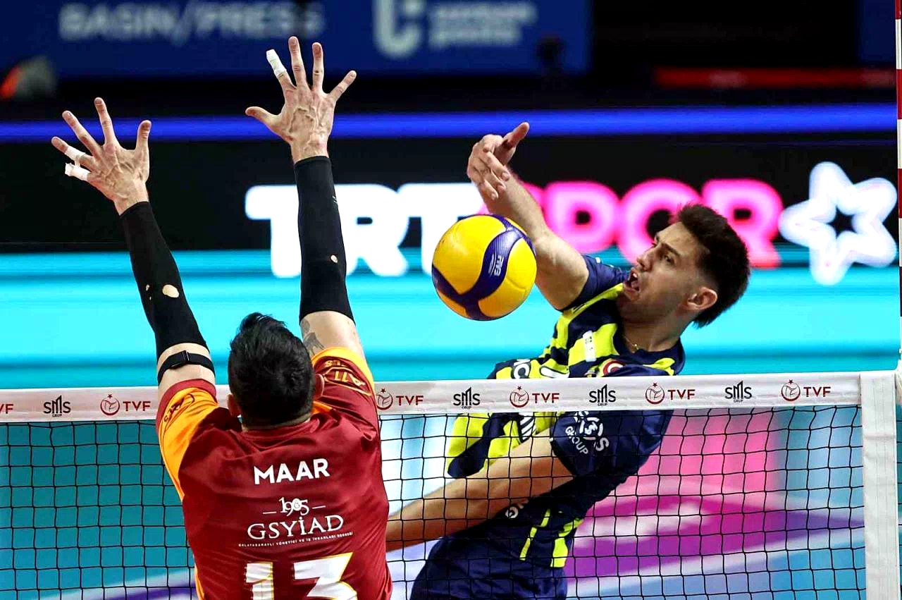 Efeler Ligi: Fenerbahçe: 2 – Galatasaray: 3