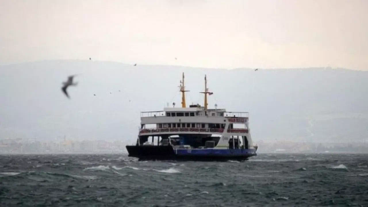 Ege Denizi'nde fırtına: Feribot seferleri iptal