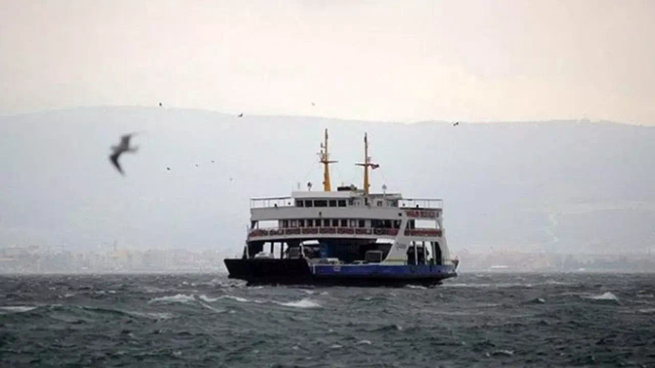 Ege Denizi'nde fırtına: Feribot seferleri iptal