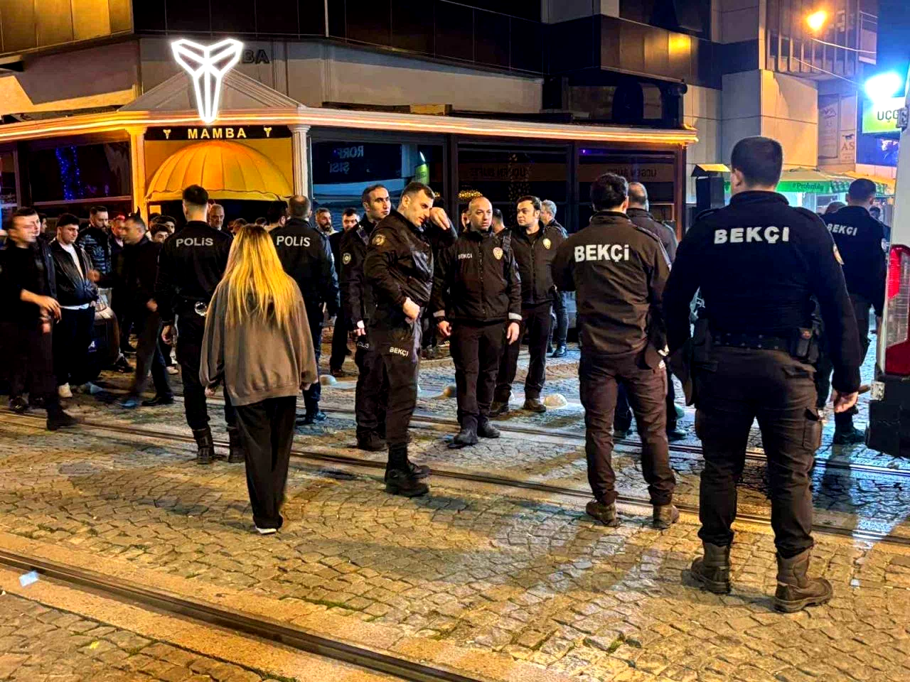 Eğlence mekanındaki kavga kanlı bitti: 2 yaralı