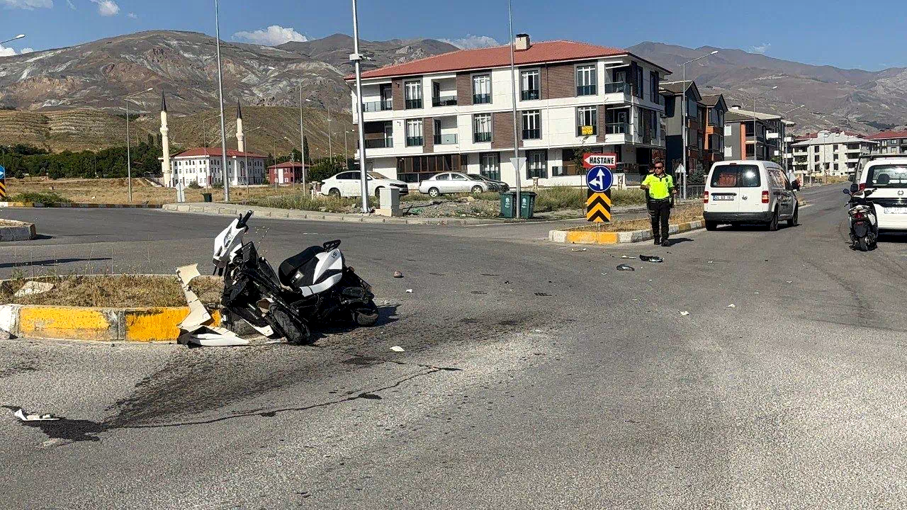 Elektrikli bisiklet ile otomobil çarpıştı: 1 yaralı