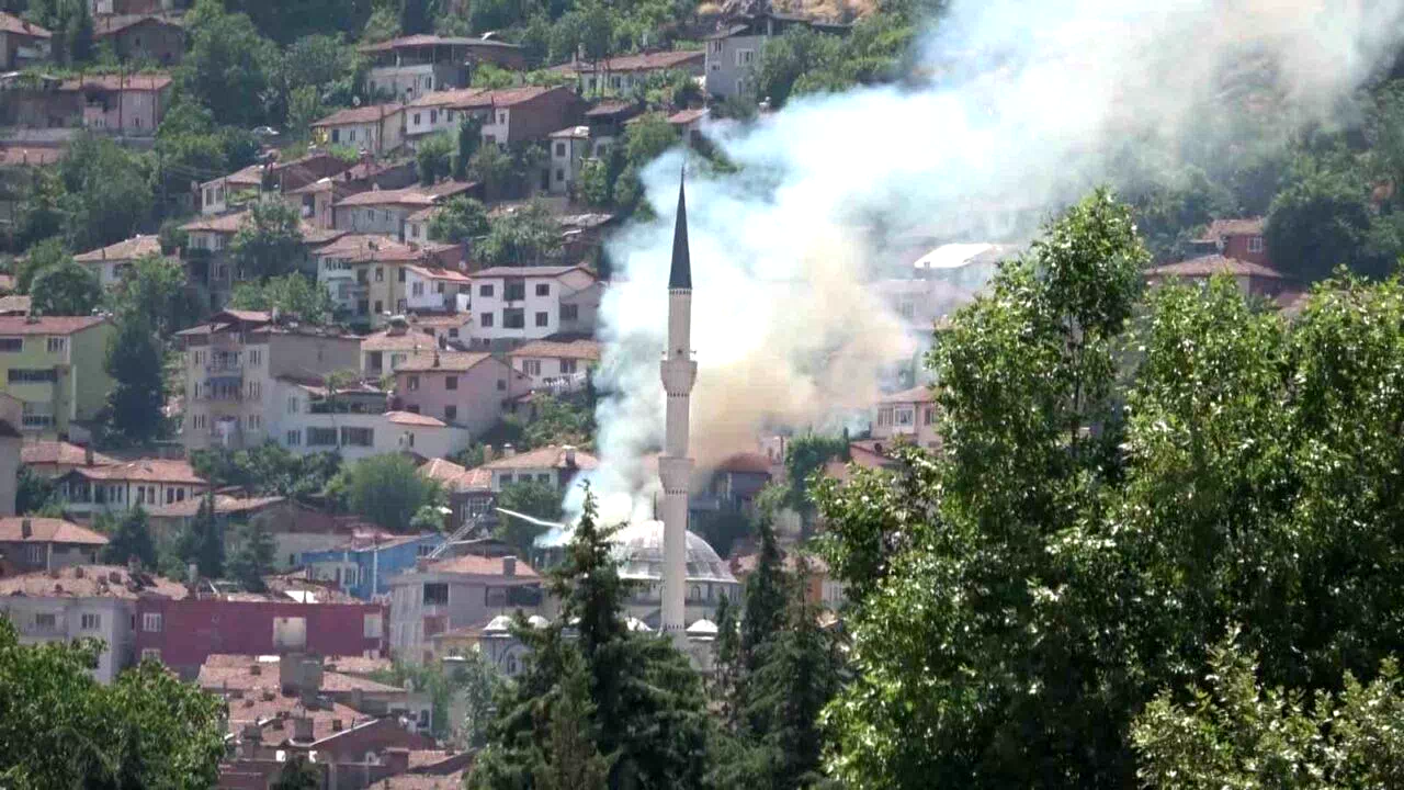 Elmas nineyi yangından itfaiyeciler kurtardı