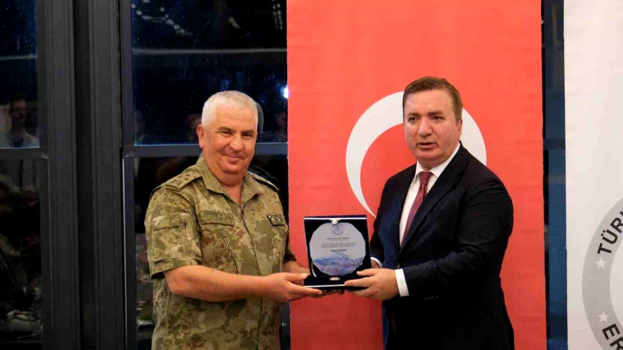 Emekli olan Paşalara veda yemeği