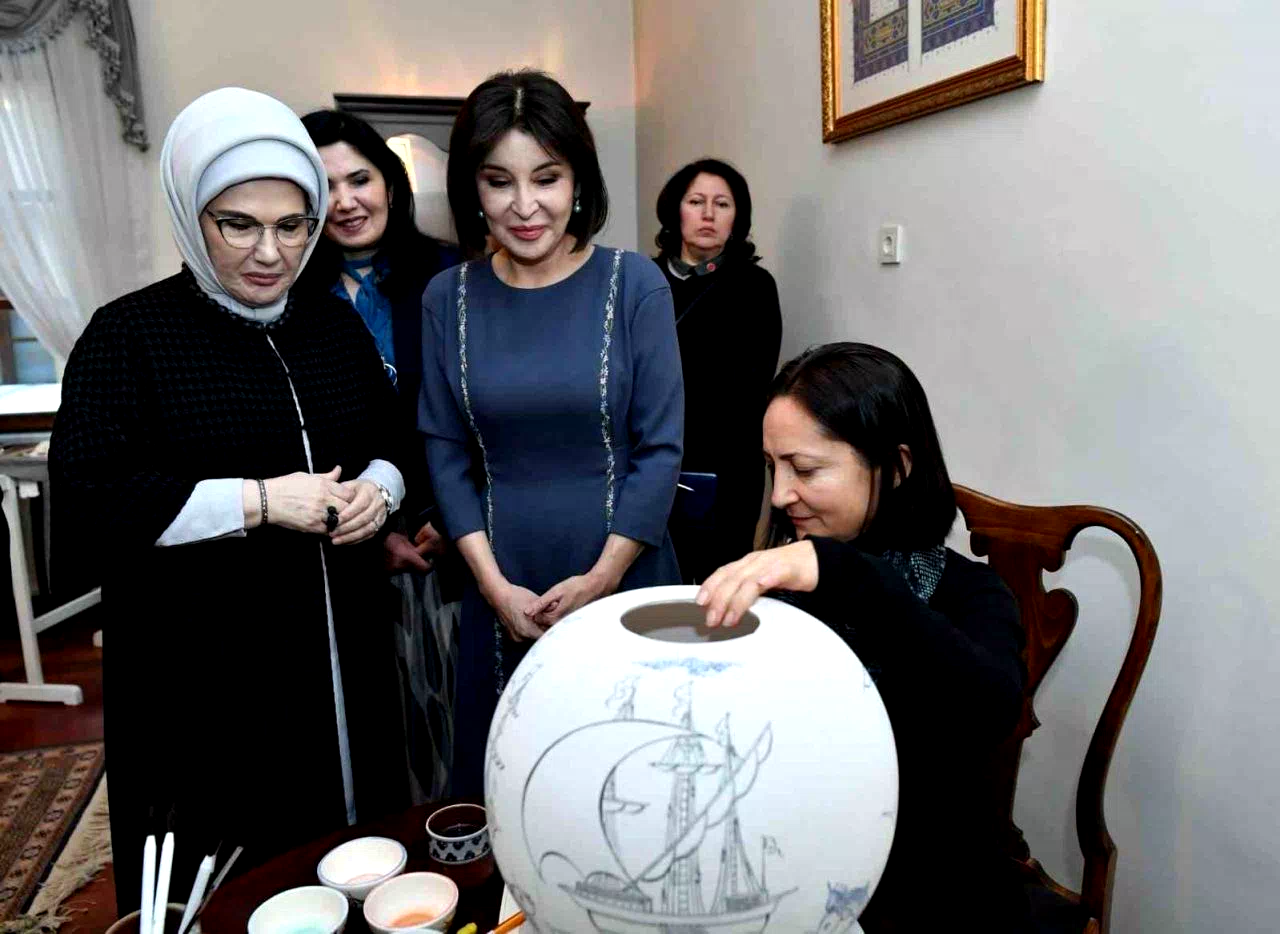 Emine Erdoğan ile Özbekistan Cumhurbaşkanı’nın eşi Ziroat Mirziyoyeva Ankara Palas’ı ziyaret etti