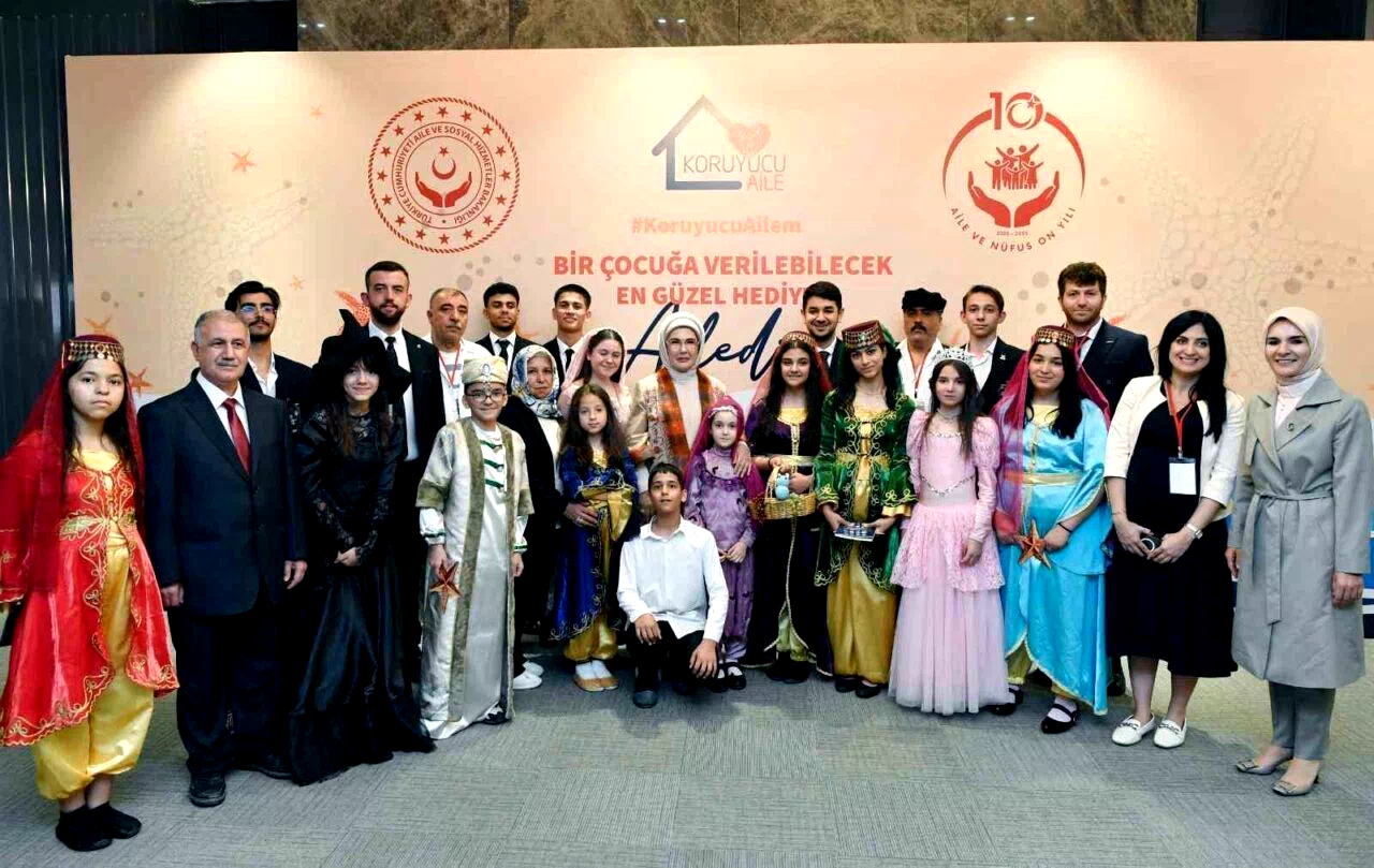 Emine Erdoğan: “İnsanlık tüm çocuklarına sıcak bir yuva, adalet ve barış dolu bir dünya borçludur”